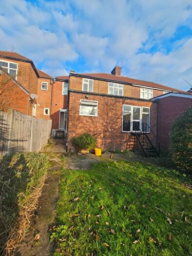 5 Bedroom Semi-Detached House To Rent In Great West Road, Isleworth, Greater London, TW7