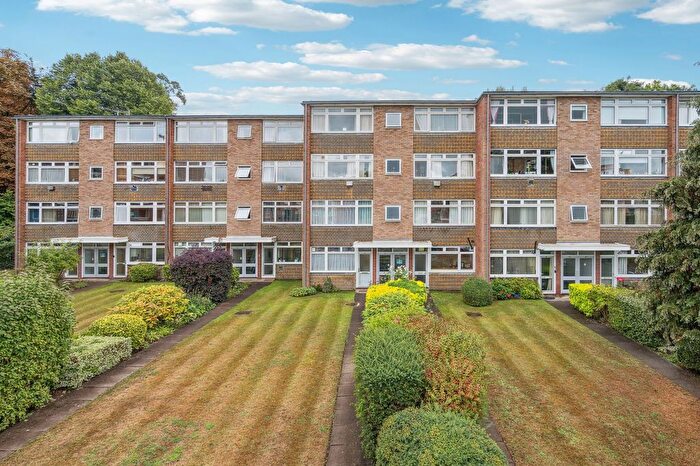 3 Bedroom Flat For Sale In Bury Meadows, Rickmansworth, WD3
