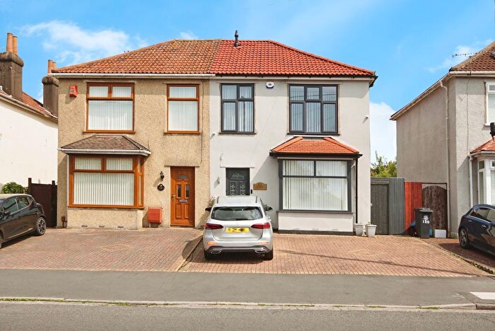 3 Bedroom Semi-Detached House For Sale In Charlton Road, Kingswood, Bristol, Somerset, BS15