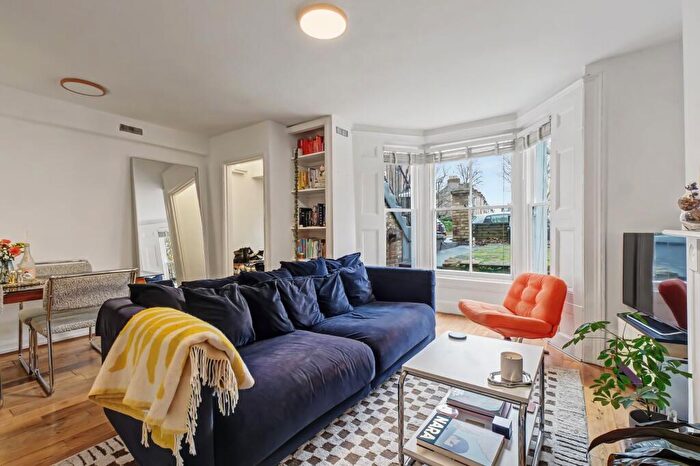 2 Bedroom Flat For Sale In Hanley Road, N4