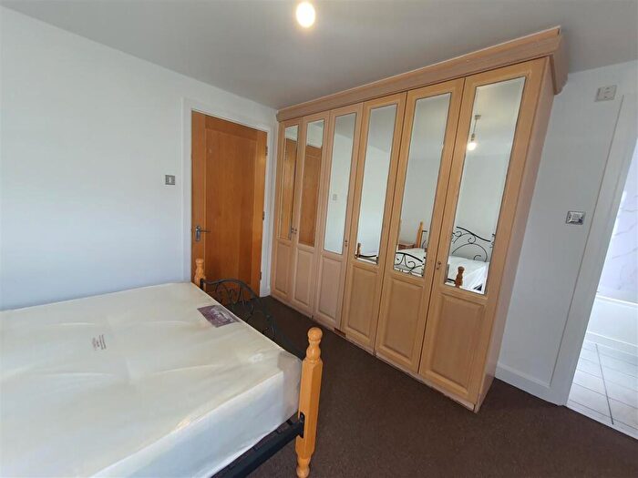 2 Bedroom Apartment To Rent In Barrier Point Road, London, E16
