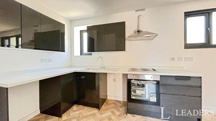 1 Bedroom Flat To Rent In Victoria Avenue, Southend-on-Sea, Essex, SS2