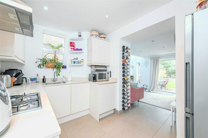 2 Bedroom Flat To Rent In Bravington Road, London, W9