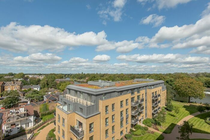 3 Bedroom Flat To Rent In Pinewood Gardens, Teddington, TW11