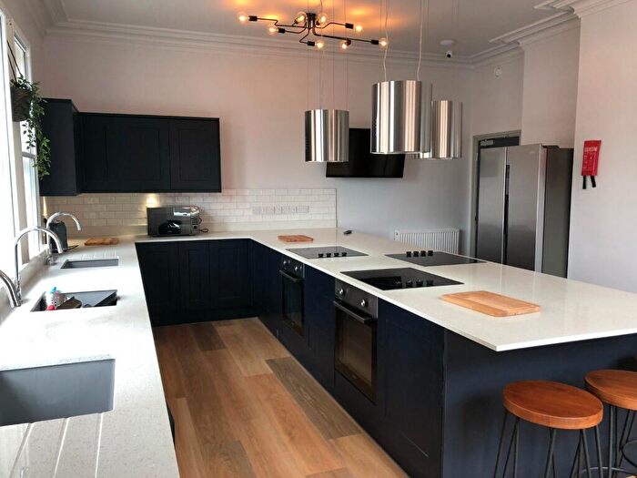 16 Bedroom Flat To Rent In Winton Square, Shelton, Stoke-On-Trent, ST4