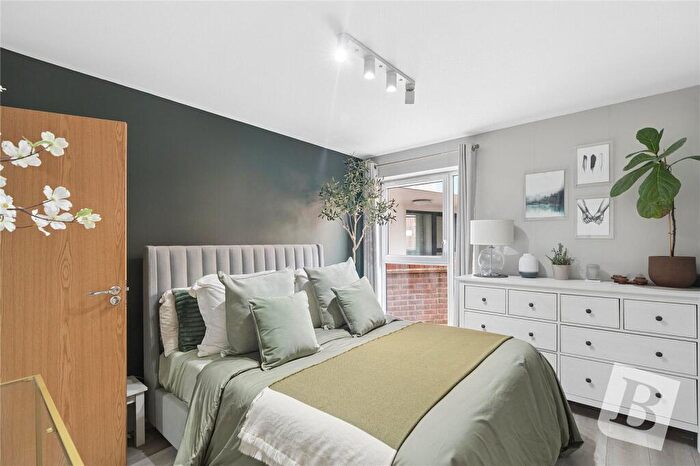2 Bedroom Apartment For Sale In Maxwell Road, Romford, RM7