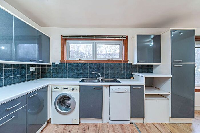 3 Bedroom Terraced House For Sale In Falconer Rise, Livingston, EH54