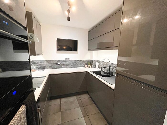 2 Bedroom Property To Rent In Serif Close, Nottingham, NG5