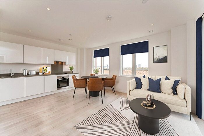 1 Bedroom Flat For Sale In Oxeye Way, London, N18