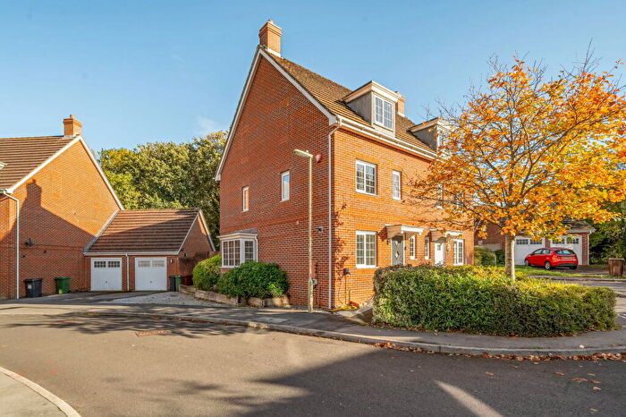 4 Bedroom Semi Detached House For Sale In School Close, Basingstoke, RG22