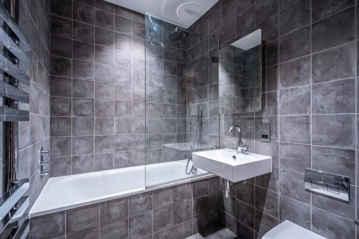 2 Bedroom Apartment To Rent In Balham High Road, SW12