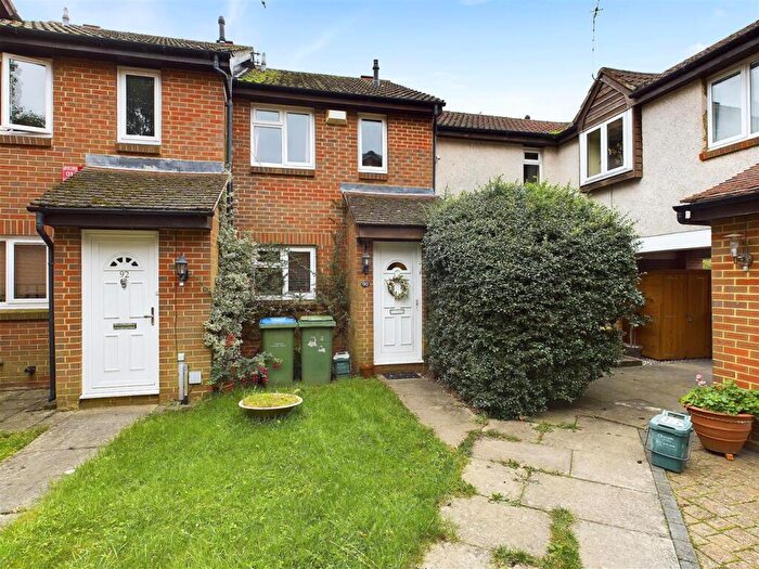 2 Bedroom Terraced House For Sale In Shaw Drive, Walton-On-Thames, KT12