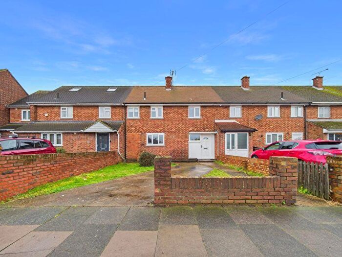 3 Bedroom Terraced House To Rent In Fairway, Stifford Clays, Grays, RM16