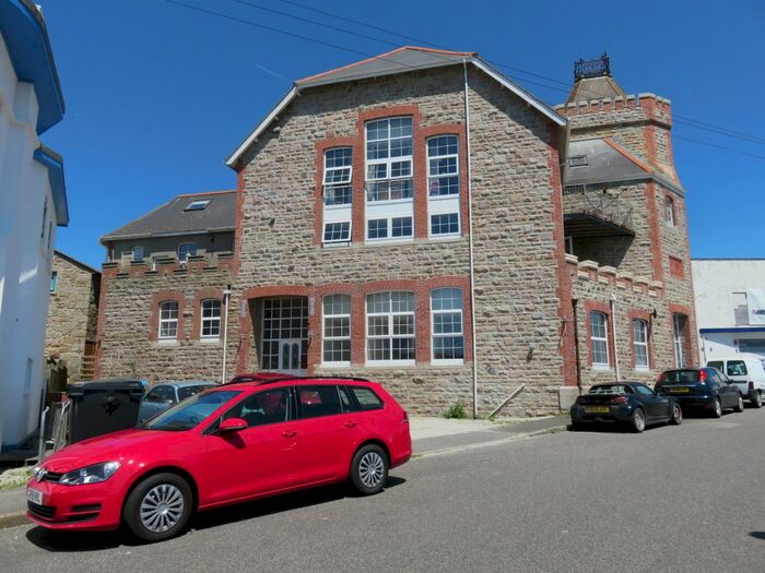 2 Bedroom Flat To Rent In Promenade, Penzance, TR18