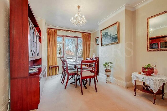 3 Bedroom Terraced House For Sale In North Circular Road, London, NW2