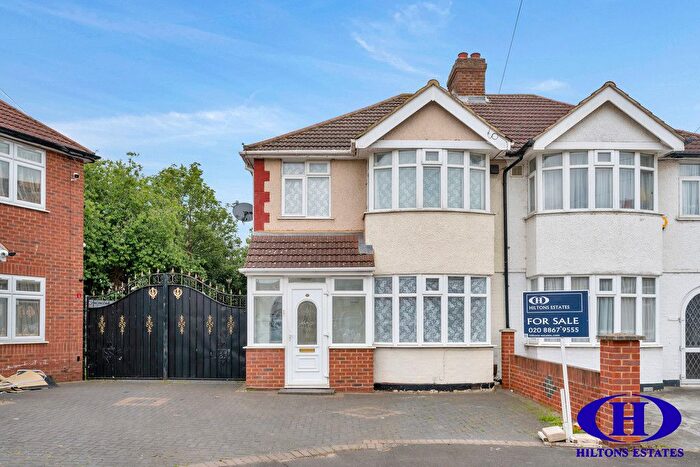 3 Bedroom Semi-detached House For Sale In Willow Gardens, Hounslow, TW3