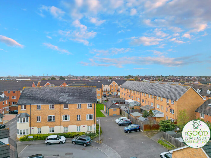 2 Bedroom Flat To Rent In Genas Close, Barkingside, IG6