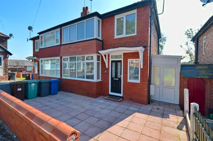 3 Bedroom Semi-Detached House To Rent In Sunningdale Drive, Prestwich, M25