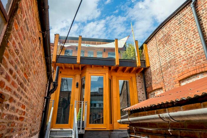 1 Bedroom Mews To Rent In Fossgate, York, YO1