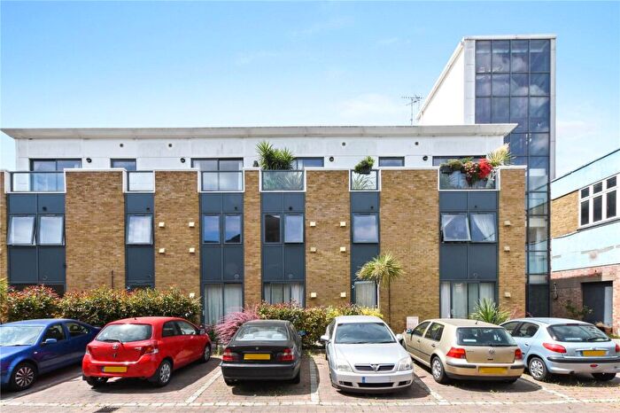 1 Bedroom Apartment To Rent In Vista Building, A Bow Road, London, E3