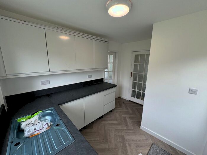 3 Bedroom Semi-Detached House To Rent In Green Lane, Dodworth, Barnsley, S75