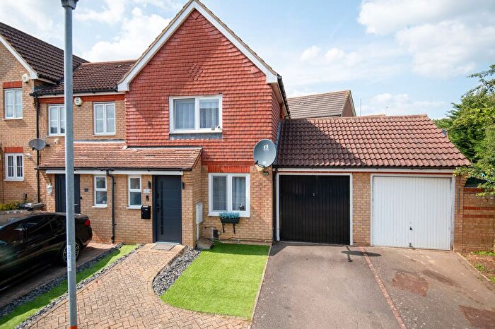 3 Bedroom End Terrace House For Sale In Butterfields, Wellingborough, NN8
