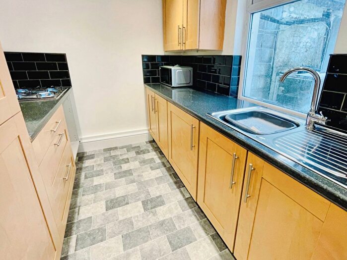 3 Bedroom Flat To Rent In Bethcar Street, Ebbw Vale, NP23