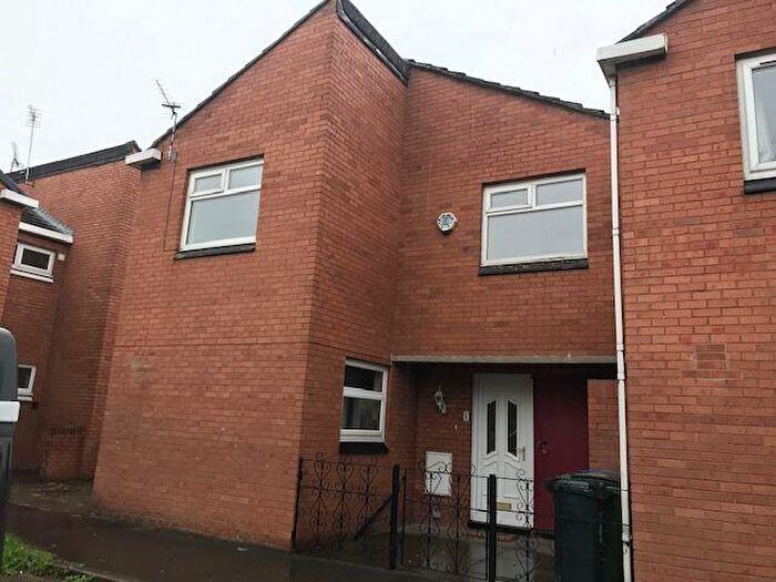 3 Bedroom Mews To Rent In Tiree Close, Stockport, SK7