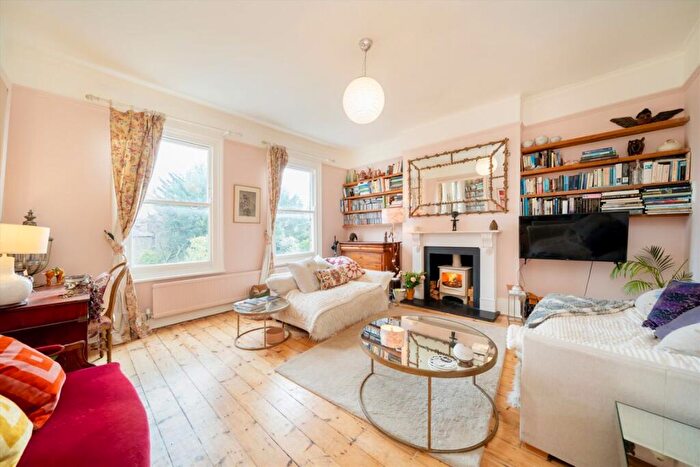 3 Bedroom Flat For Sale In Mapesbury Road, Willesden, NW2
