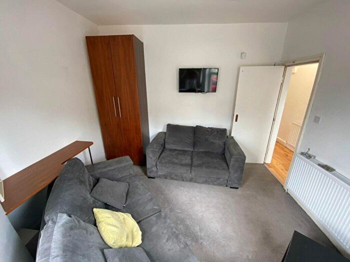 6 Bedroom Terraced House To Rent In Delph Mount, Woodhouse, Leeds, LS6