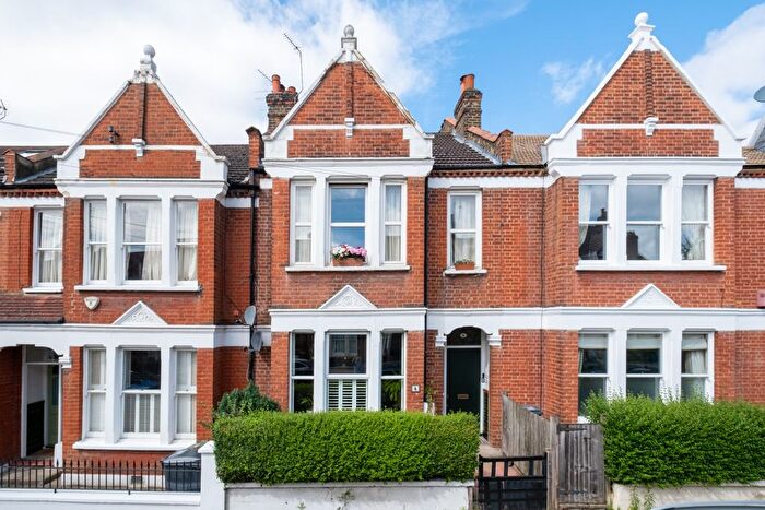 2 Bedroom Flat To Rent In Moorcroft Road, London, SW16