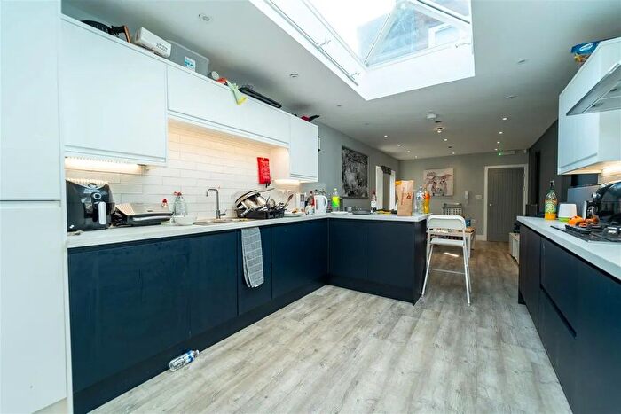 3 Bedroom Flat To Rent In Railton Road, London, SE24