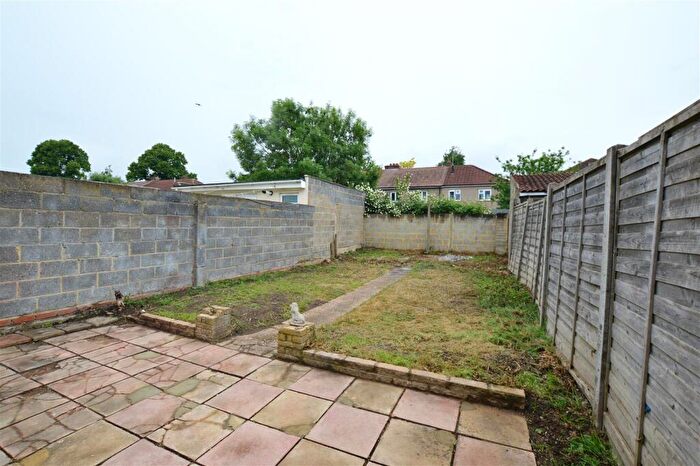 4 Bedroom Terraced House To Rent In St. Elmo Crescent, Slough, SL2