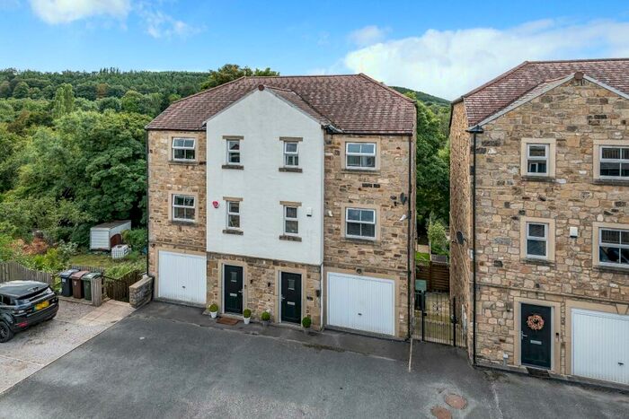 4 Bedroom Semi-Detached House To Rent In Southlands Grove, Bingley, West Yorkshire, BD16