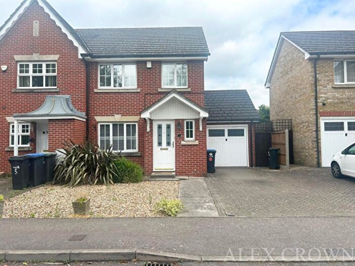 3 Bedroom Semi-Detached House To Rent In Jules Thorn Avenue, Enfield, EN1