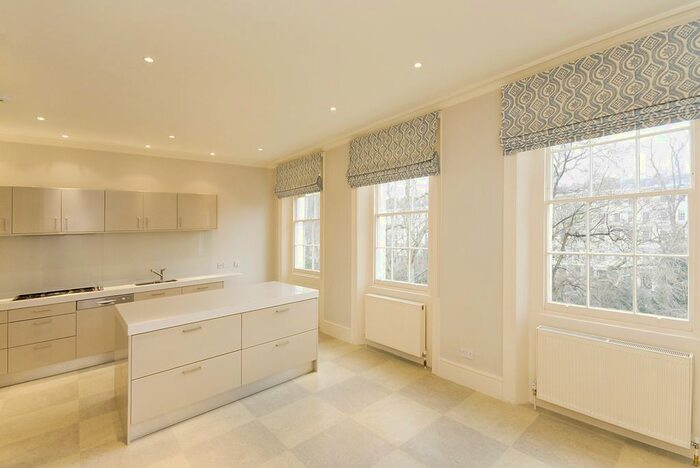 3 Bedroom Flat To Rent In Warwick Square, London, SW1V