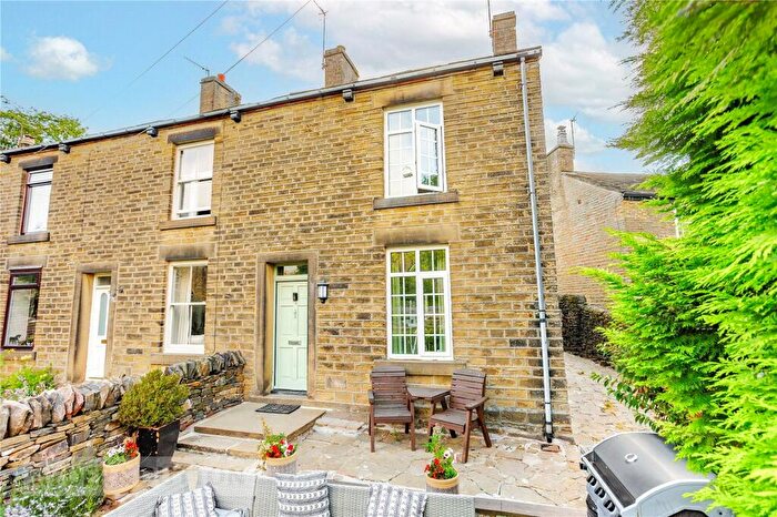 3 Bedroom Semi Detached House To Rent In Wesley Street, Glossop, Derbyshire, SK13