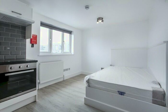 Studio To Rent In Sunnyside Terrace, London, NW9