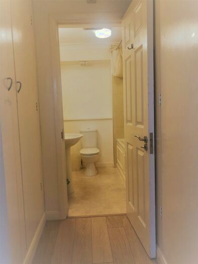 2 Bedroom Flat To Rent In Brixton Road, London, SW9