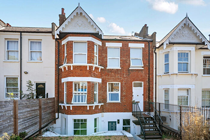 2 Bedroom Apartment For Sale In Overhill Road, London, SE22