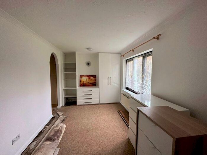 Apartment To Rent In Jasmine Gardens, Hatfield, AL10