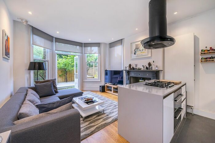 2 Bedroom Flat To Rent In Ravensbourne Gardens, London, W13