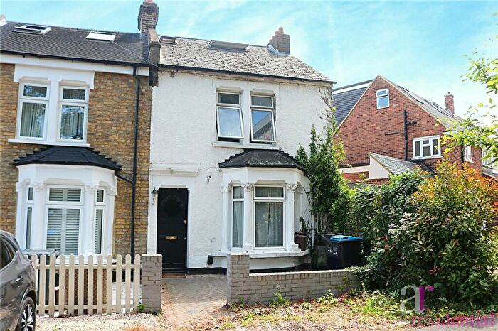 4 Bedroom End Of Terrace House For Sale In York Terrace, Enfield, Middlesex, EN2