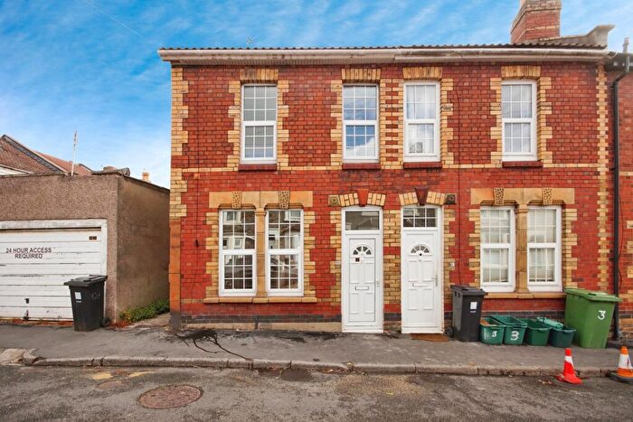 2 Bedroom End Of Terrace House For Sale In Lydney Road, Staple Hill, Bristol, BS16