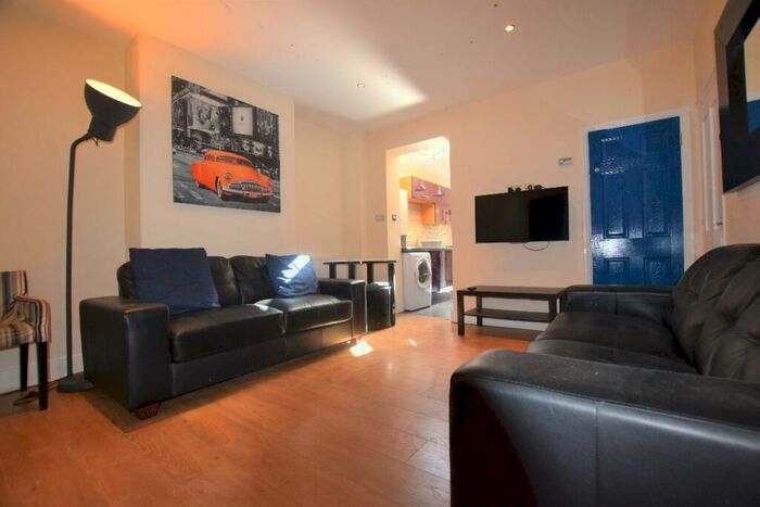 6 Bedroom Semi-Detached House To Rent In Guildford Road, CT1