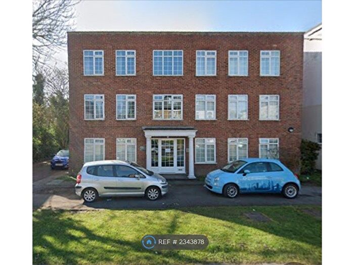 2 Bedroom Flat To Rent In Blenheim Court, London, NW4