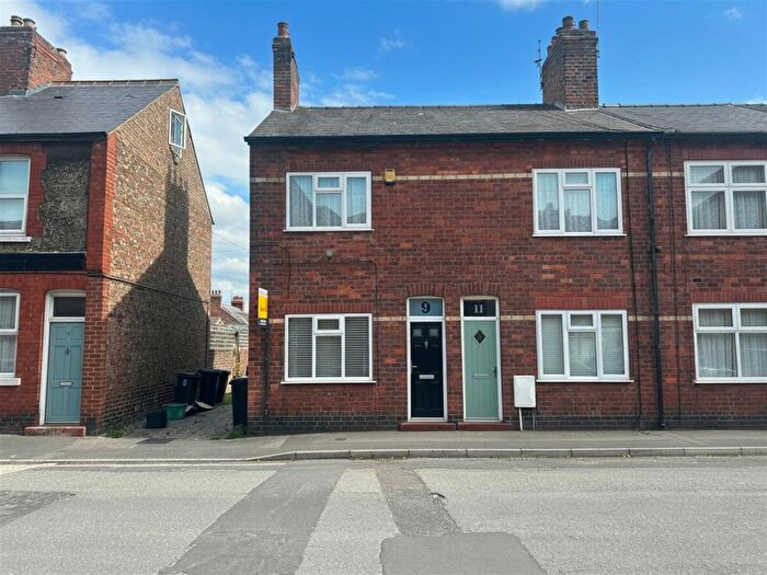 2 Bedroom Terraced House For Sale In Chatsworth Terrace, York, YO26