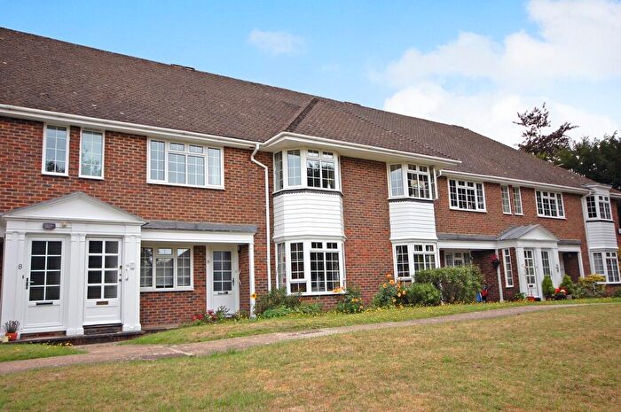 2 Bedroom Apartment For Sale In Firgrove Court, Farnham, Surrey, GU9