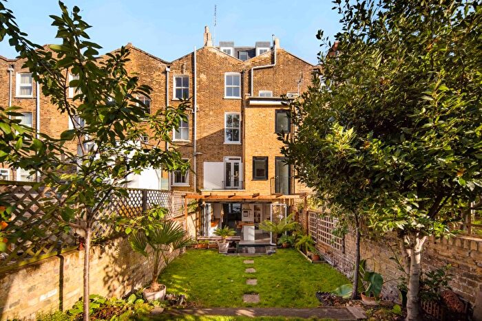 5 Bedroom Detached House For Sale In Dunlace Road, London, E5