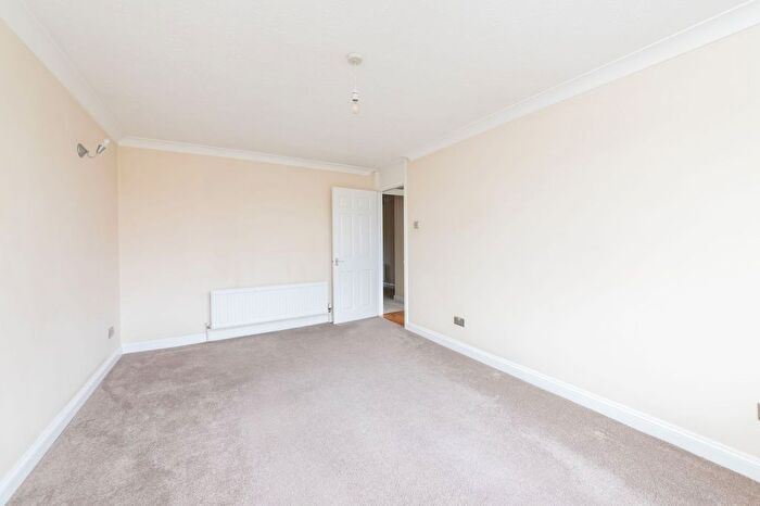 1 Bedroom Flat To Rent In Midwinter Avenue, Milton, OX14